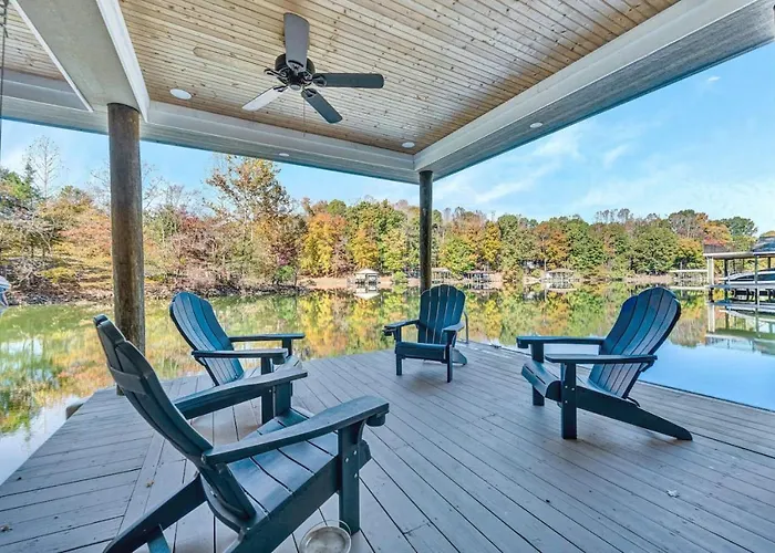 Waterfront Lake House Ideal Dock For Boats, Swimming, Fishing