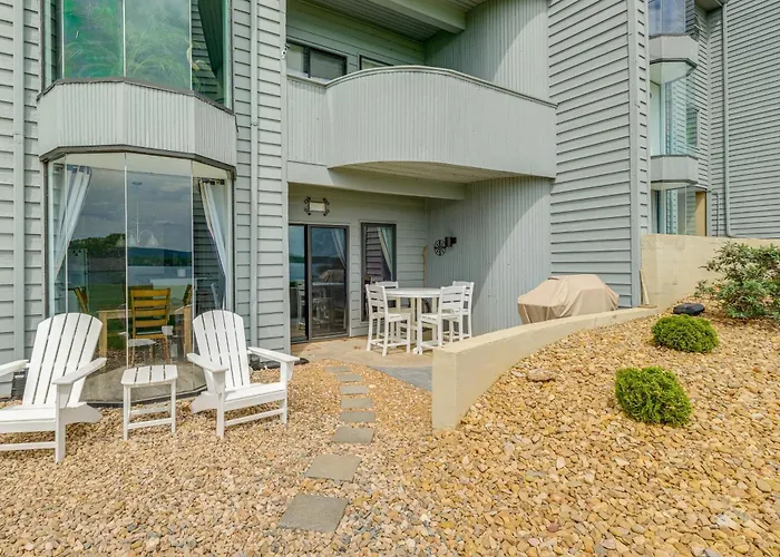 Resort Condo On Smith Mtn Lake: Linens Included!