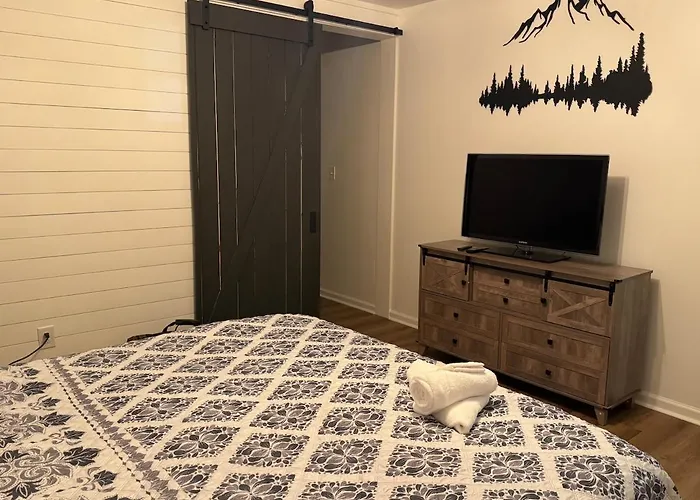 Hidden Gem At The Lake 4 Bedrooms